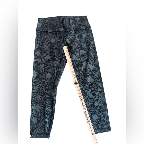Lululemon Wunder Under High-Rise Tight 25" *Shine
Logo Flourish Iridescent Foil - Picture 9 of 11